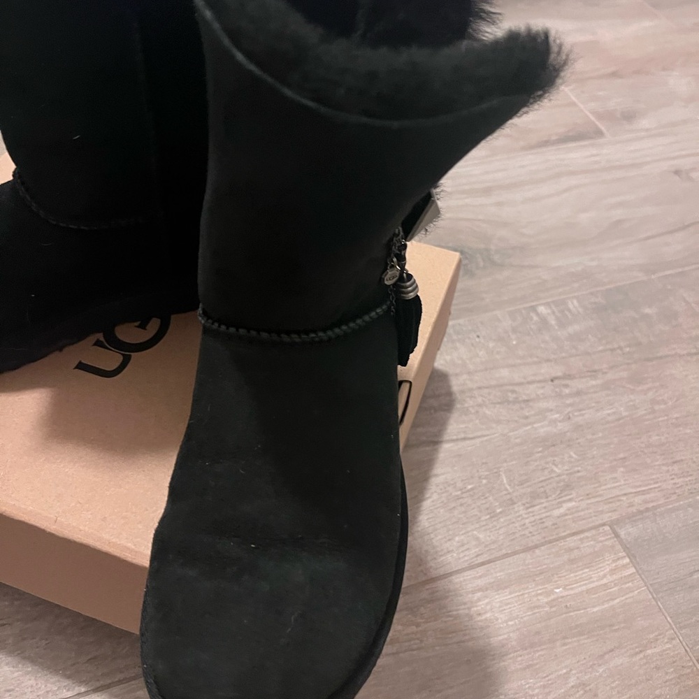 Ugg boots - Picture 2 of 6